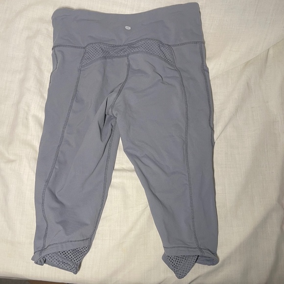 Athleta Capri Leggings. Zip pocket Mesh at leg bottoms. Athletic wear Sz Medium - Picture 2 of 7